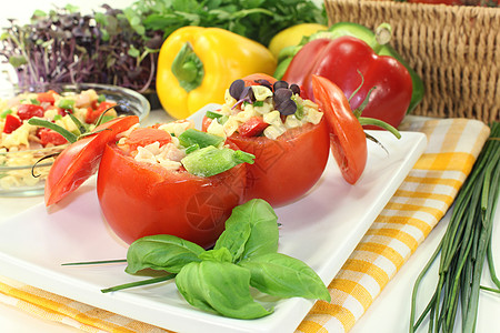 填塞西红番茄宴会自助餐服务柠檬派对沙拉火腿熏肉意面蔬菜图片
