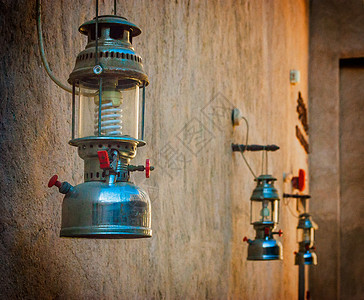 迪拜市的阿拉伯街道灯笼房子灯泡阴影古董装饰品场景城市小路街道金属图片