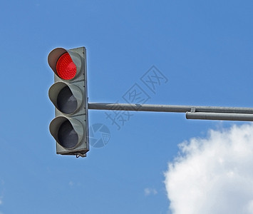 交通灯上的红色颜色信号环境安全控制器街道警告运输红绿灯天空路口图片