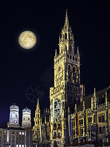 慕尼黑市政厅和月亮图片