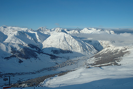 意大利阿尔卑斯山天空白色山脉滑雪森林阴影树木旅游首脑顶峰图片