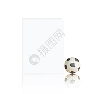 白色背景的空白书和白本可塑足球图片