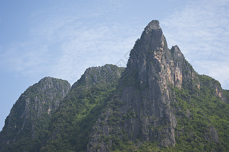 天空上山的风景图片