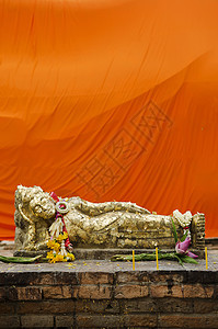 位于泰河沿岸的山上布吉达雕像宗教神社佛教徒橙子数字金叶子寺庙图片