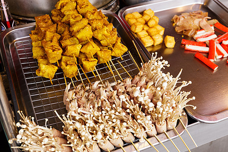 市场上的泰国式烧烤食品图片