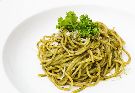 意大利意面意大利面条 配有辣椒酱和叶草本植物香蒜盘子香草绿色图片