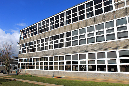 中学校舍建设英语意义水平天空大学教育蓝色建筑学习设施背景图片