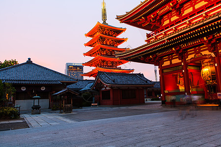 日本东京浅草浅岛的日本圣左二红寺寺庙灯笼地标观音崇拜宗教浅草天空文化宝塔图片