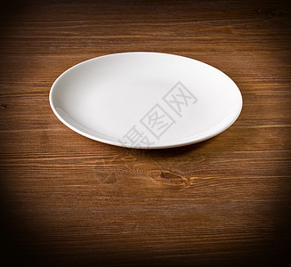 白色白板木头陶器刀具桌子高架盘子用餐餐盘空白背景图片