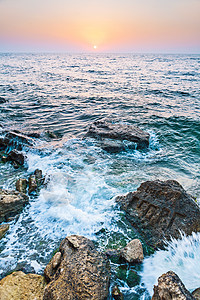 海洋视图海岸线巨石反射边缘假期日出波纹太阳水域地平线图片