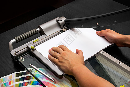 做断头台写纸的人刀具机械刀刃印刷厂统治者床单指导大小激光尺寸图片