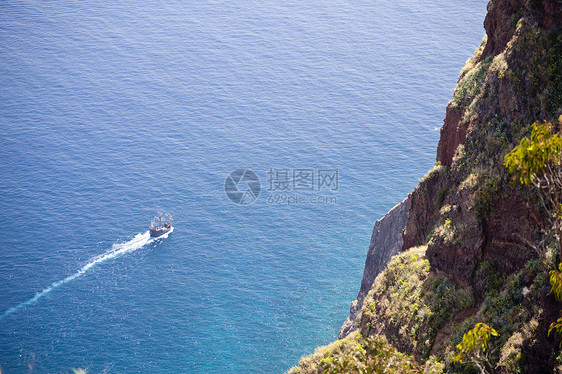 马德拉海岸旅游旅行蓝色岩石帆船小岛悬崖山脉航行船舶图片