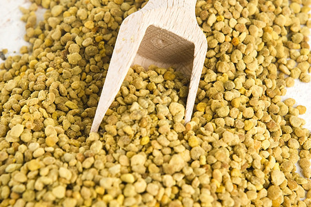 木勺中的蜜蜂花粉 营养补充品工作室蜂蜜烹饪橙子食物粮食玻璃养分种子颗粒剂图片