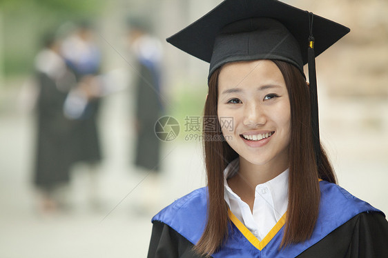 青年女子大学毕业生 肖像 近身图片