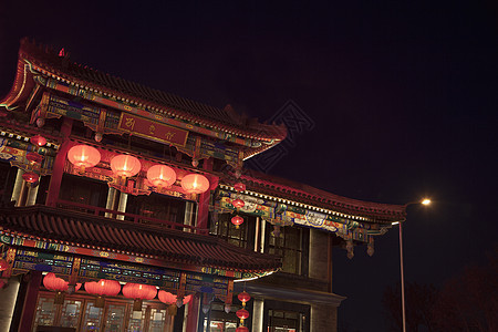 中国传统建筑在夜间照亮在北京 中国文化灯笼视图低角度水平摄影外观天空图片