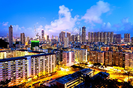 深夜拥挤的香港城市人口场景经济天空商业顶峰办公室港口民众住宅岩石图片