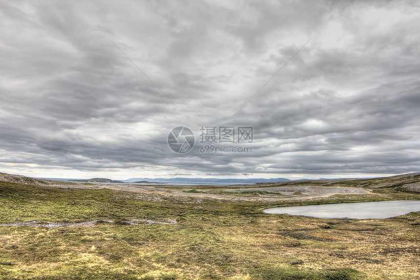 挪威北部地貌景观旅行岩石风景苔藓天空海滩石头苔原地平线草地图片