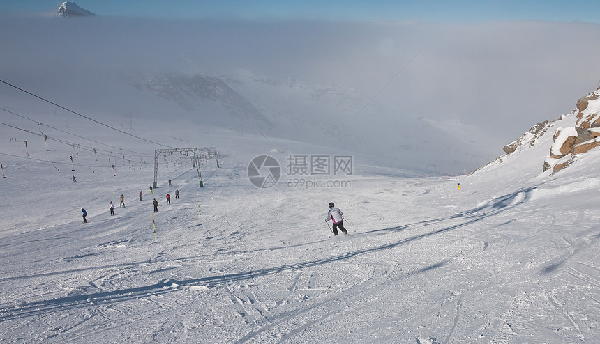 奥地利冰川的Kaprun滑雪度假胜地风险娱乐路线山脉旅游天空运动太阳旅行号角图片