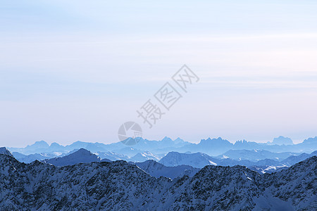 山峰峰全景旅行高山天气日出假期季节阳光地平线童话图片