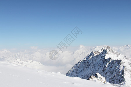 山峰峰童话旅行季节全景天空天气滑雪假期阳光环境图片