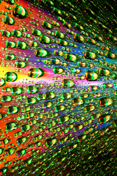 多彩水滴反射雨水雨滴淋浴彩虹宏观紫色液体飞沫气泡图片