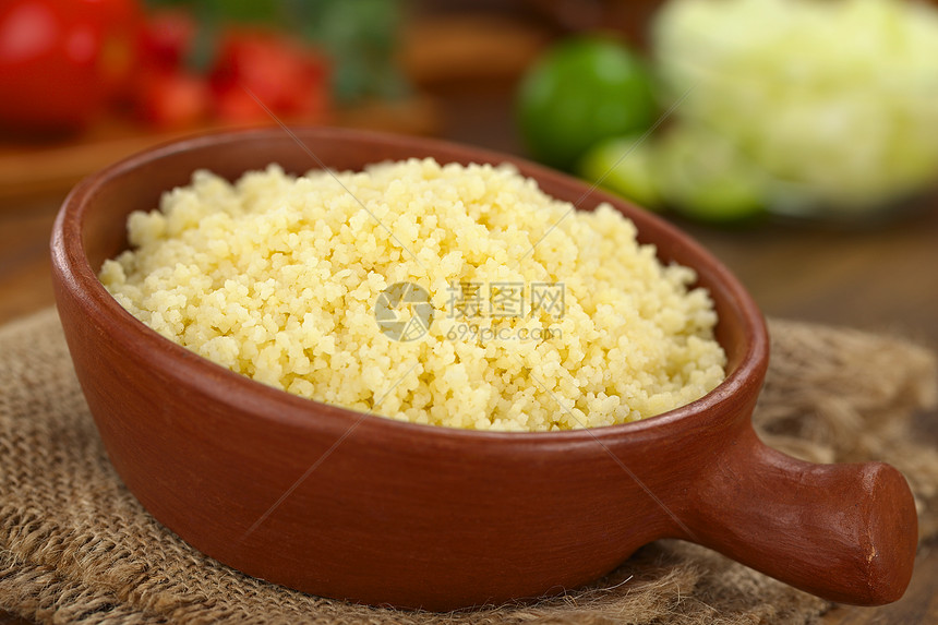 鲁作碗中制制的库声食物粗粮营养硬粒小麦粮食乡村美食水平颗粒图片