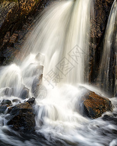 孔洞高地白水瀑布岩石淡水图片