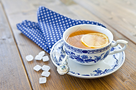 热茶加一片柠檬怀旧冰糖勺子水平酿造白色杯子红茶绿茶餐巾图片