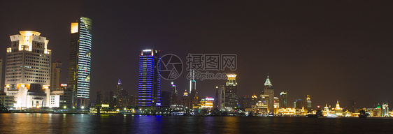 上海的天线在晚上图片