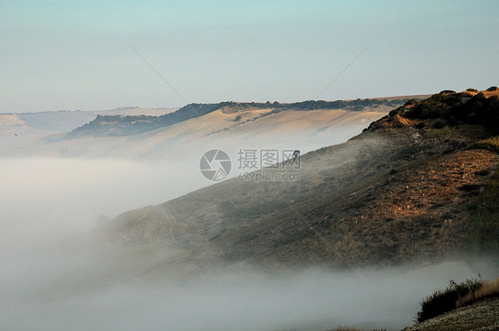 福吉地貌天空农场太阳场地爬坡风景土地草地日落季节图片