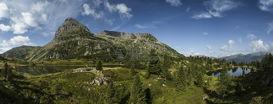 意大利多洛米特州Colbricon湖蓝色旅行天空树木高山顶峰全景森林绿色反射图片