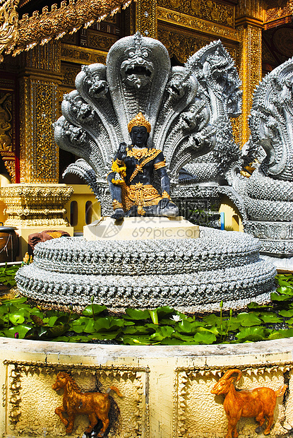 泰国Lamphun寺庙圣香阳隆传统蓝色雕塑建筑佛塔建筑学宗教工艺教会手工图片