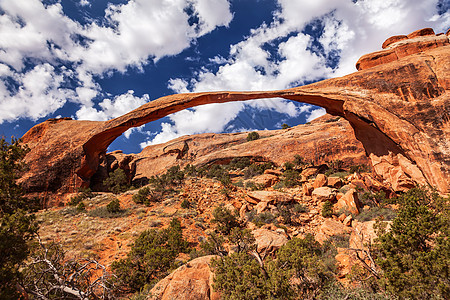 国家公园Moab Utah莫阿布乌塔天空砂岩岩石假期环境崎岖土地石头蓝天峡谷图片