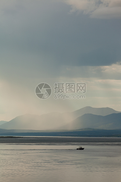 育空湖沼泽湖县坎达的雨水淋浴旅行山脉旅游风暴环境风景假期领土钓鱼天空图片