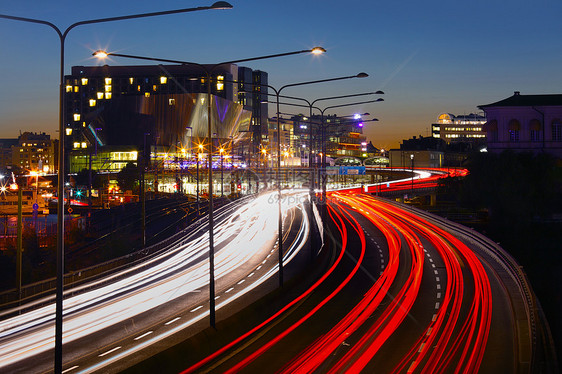 Freewa 上的流量大灯影像速度车道通勤者活动交通体力人们图片