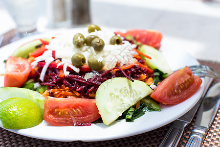 新鲜混合沙拉服务营养黄瓜食物维生素美食食品柠檬餐饮蔬菜图片