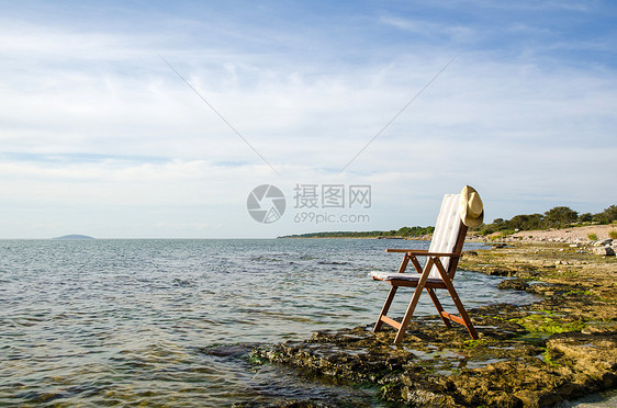 海岸主席座位草帽娱乐岩石闲暇乐趣晴天美丽阳光场景图片