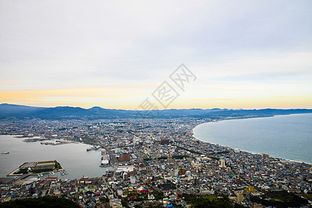 日本Hakodate的美丽场景2电缆游客城市全景海洋旅行紫色建筑日落景观图片