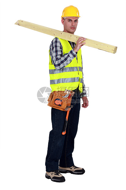 手工匠肩上背着两块木板工具锤子蓝色牛仔裤工人工艺腰带木匠工匠木工图片