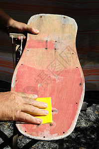 还原旧滑板材料甲板砂纸砂砾装修灰尘木工工具木板玻璃纸图片