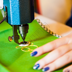女人亲手缝针纺织品生产机器古董机械制造业裁缝材料缝纫女士图片