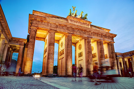 德国柏林勃兰登堡门首都场景旅游城市照明历史性中心吸引力历史雕像图片