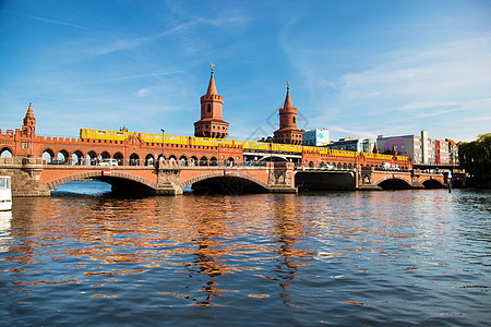 德国柏林奥伯鲍姆桥运输艺术观光旅行旅游天空城市蓝色地标火车图片
