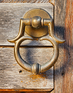 旧铜门把手历史性建筑建筑学门把手金属黄铜青铜房子入口木头图片