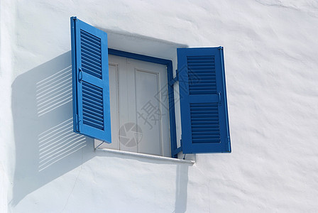 白墙上的蓝色窗口房间粉饰建筑学房子构造村庄风景场景装饰品建筑图片