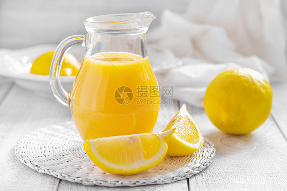 柠檬汁早餐桌子食物香橼饮料热带药物果汁柠檬汁玻璃图片