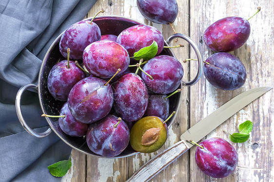 管道团体紫色桌子食物美食产品浆果厨房花园收成图片