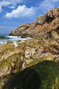 美丽的海岸藻园蓝色波浪海洋晴天假期白色风景卵石旅游海岸线图片