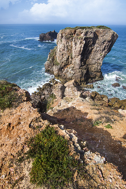 美丽的海岸藻园海岸线假期波浪悬崖蓝色卵石海洋晴天风景石头图片