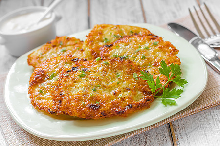 土豆煎饼桌子食物烹饪奶油厨房油条蔬菜营养油炸盘子图片